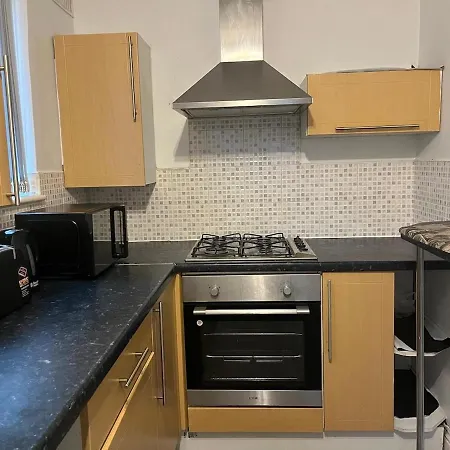 Cozy 2 Bedroom House In Bradford With 2 Private Car Parking And Garden * Bradford (West Yorkshire)