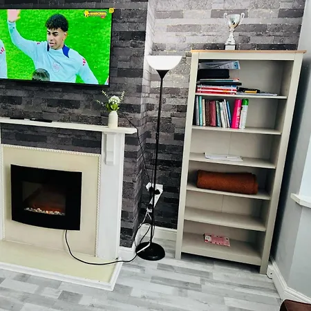 Cozy 2 Bedroom House In With 2 Private Car Parking And Garden Сasa de vacaciones Bradford (West Yorkshire)