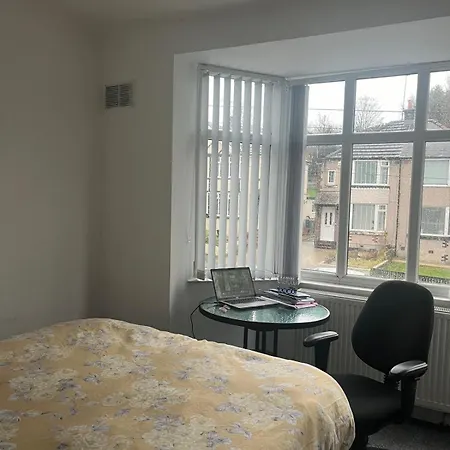 Vakantiehuis Cozy 2 Bedroom House In With 2 Private Car Parking And Garden Bradford (West Yorkshire)