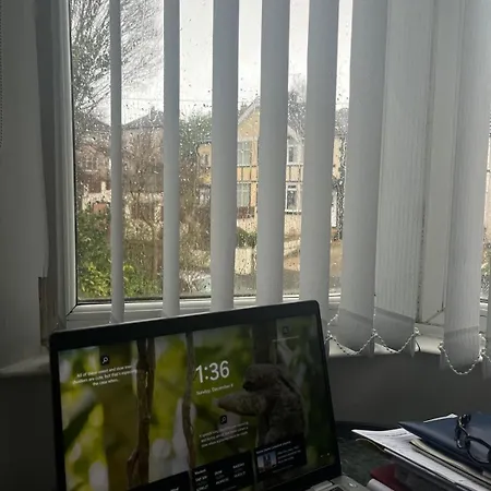 Cozy 2 Bedroom House In With 2 Private Car Parking And Garden * Bradford (West Yorkshire)