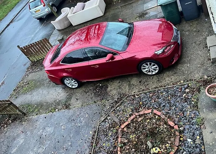 Cozy 2 Bedroom House In With 2 Private Car Parking And Garden *