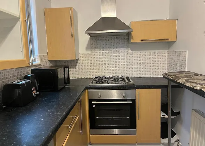 Cozy 2 Bedroom House In With 2 Private Car Parking And Garden * Bradford (West Yorkshire)