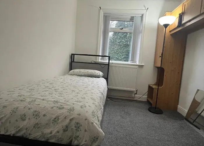 Сasa de vacaciones Cozy 2 Bedroom House In With 2 Private Car Parking And Garden *