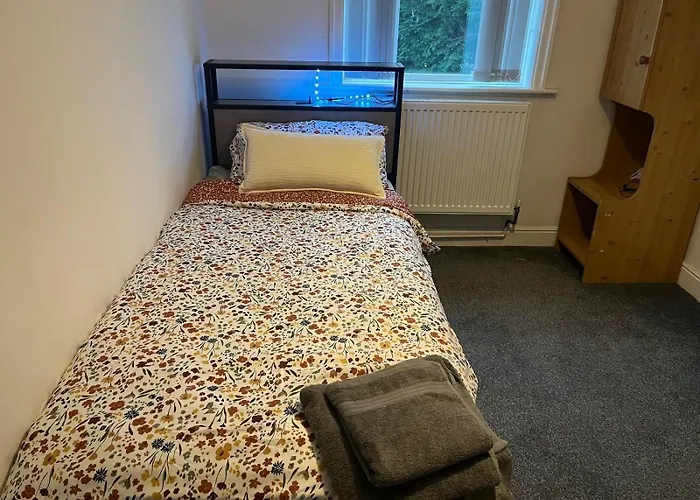 Сasa de vacaciones Cozy 2 Bedroom House In With 2 Private Car Parking And Garden