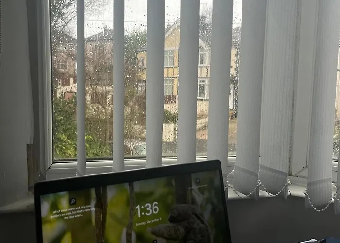 Cozy 2 Bedroom House In With 2 Private Car Parking And Garden * Bradford (West Yorkshire)